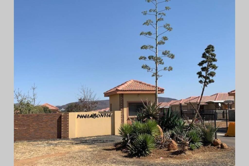 Rhino House With 3 Bedrooms Next To Pilanesberg And Sun City Mogwase Kültér fotó