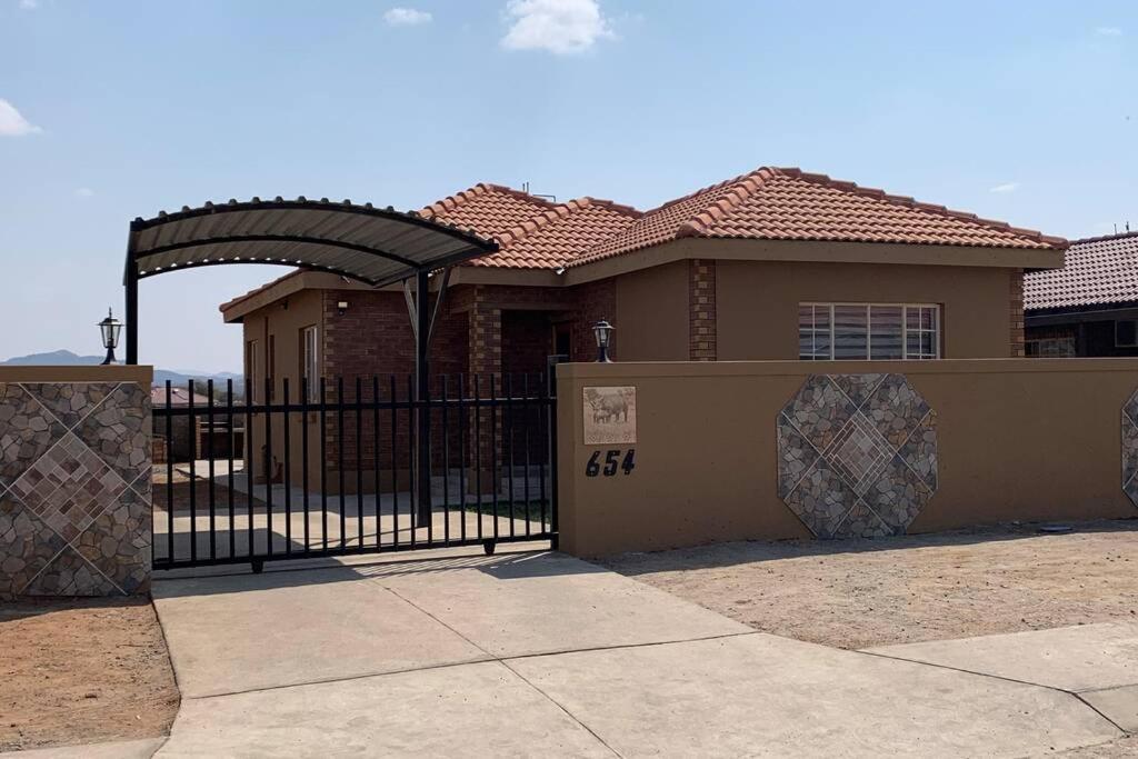 Rhino House With 3 Bedrooms Next To Pilanesberg And Sun City Mogwase Kültér fotó