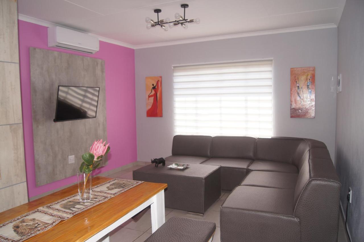 Rhino House With 3 Bedrooms Next To Pilanesberg And Sun City Mogwase Kültér fotó